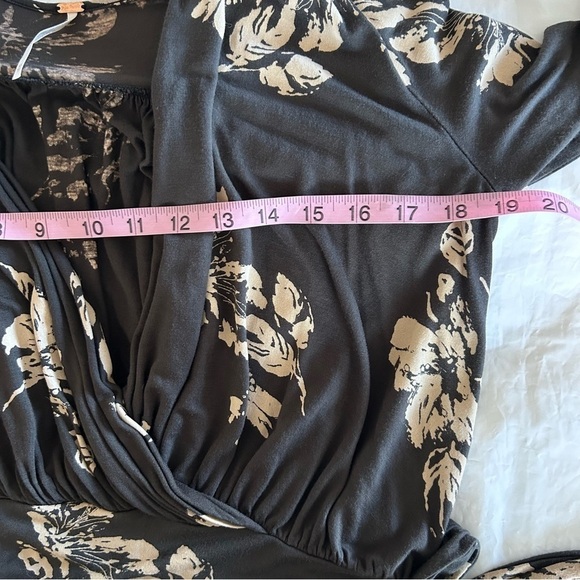 FREE PEOPLE Bell Sleeve Wrap Top Waist Tie Brown Cream Flowy Blouse Size XS - Picture 10 of 12